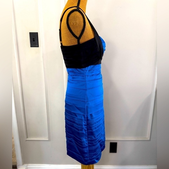 Elegant Women's BCBG Maxazria Blue and‎ Black Cocktail Dress Size 06 Slim fit - Picture 3 of 11